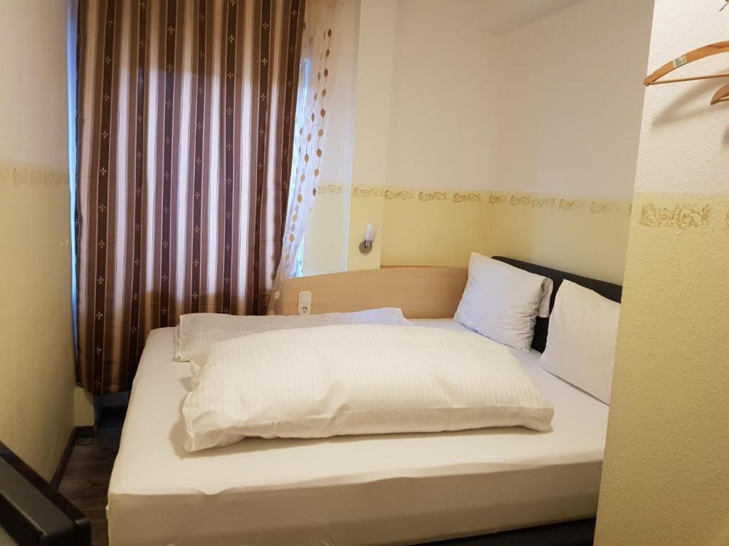 Hotel Dietrich room 6
